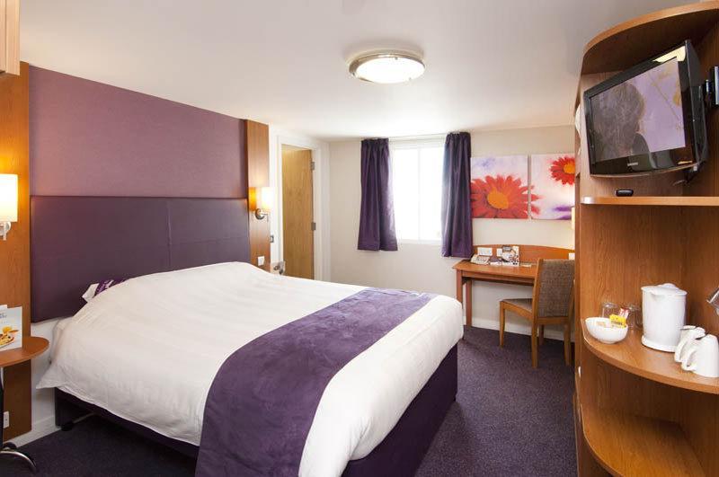 Premier Inn Ashford Central Esterno foto